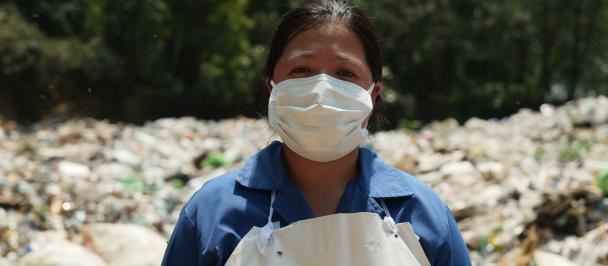 Woman wearing facemask